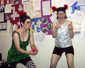 Gwyn and Katherine juggling