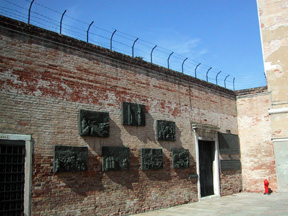 Original barbed wire and memorial